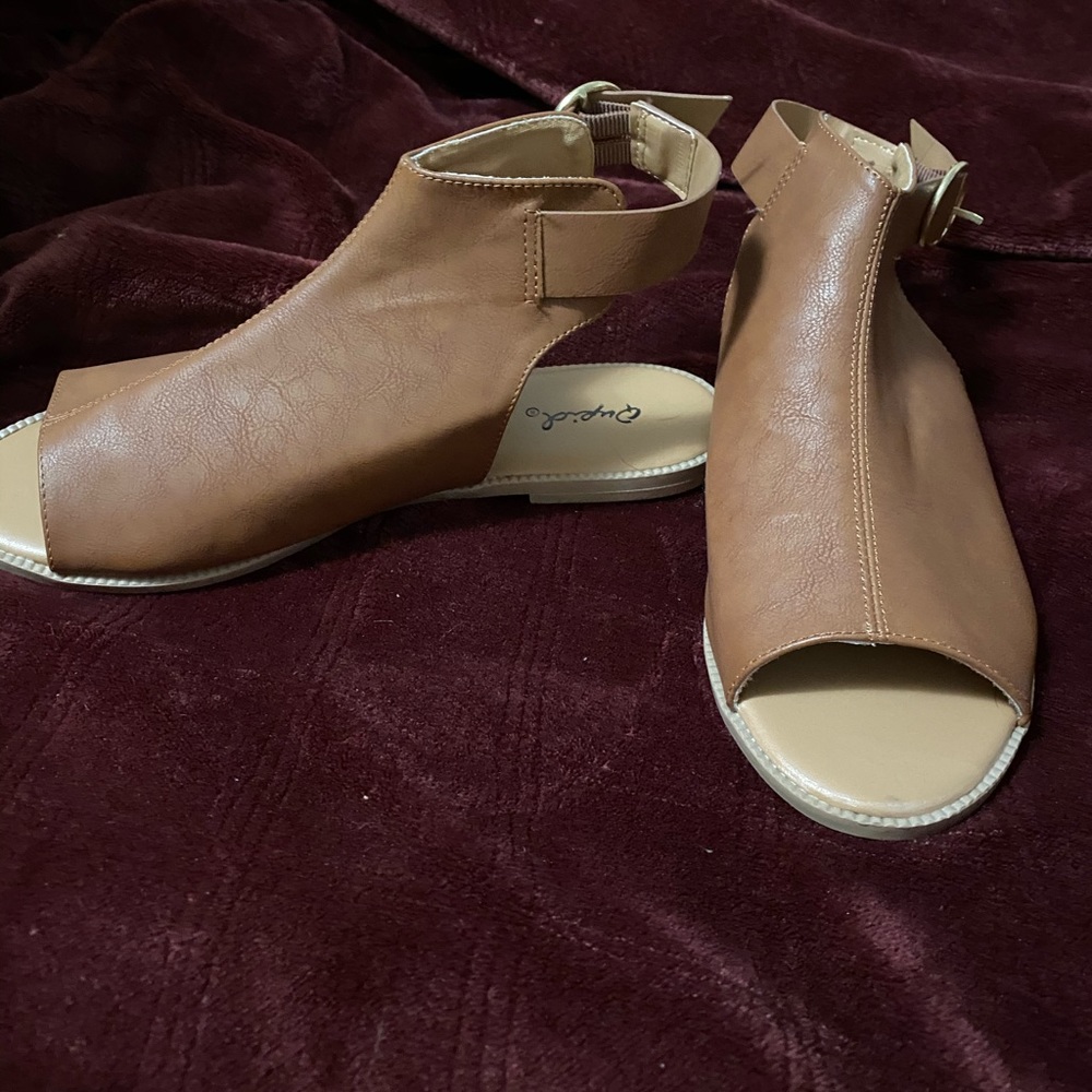 Qupid Sandals